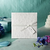 blanco flores de primavera en relieve invitación de la boda (juego de 50)