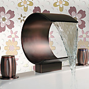 un vecchio frantoio in bronzo lucidato a cascata rubinetto lavabo bagno