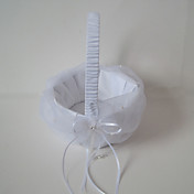 panier blanc avec du tulle