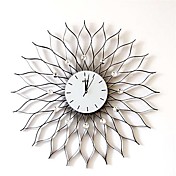 reloj de pared artística en el diseño floral de las funciones