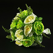 main-attaché beau bouquet de mariée en satin