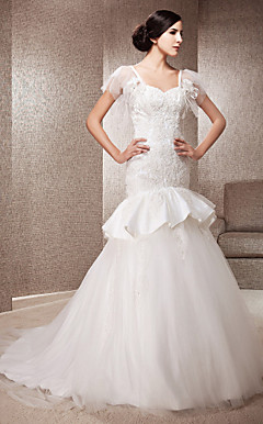 Trumpet/Mermaid Sweetheart Court Train Lace And Tulle Wedding Dress