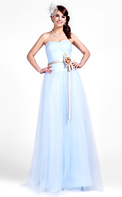 uma linha-namorada do assoalho-comprimento organza vestido de dama de honra