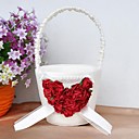 cesta de flores con el corazón de rosa